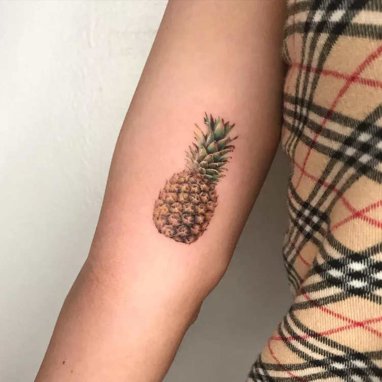 realistic tattoos_realistic pineapple tattoo