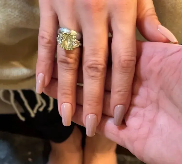 rich girl nails Jennifer Lopez nail trend manicure 2023 simple nude (1)