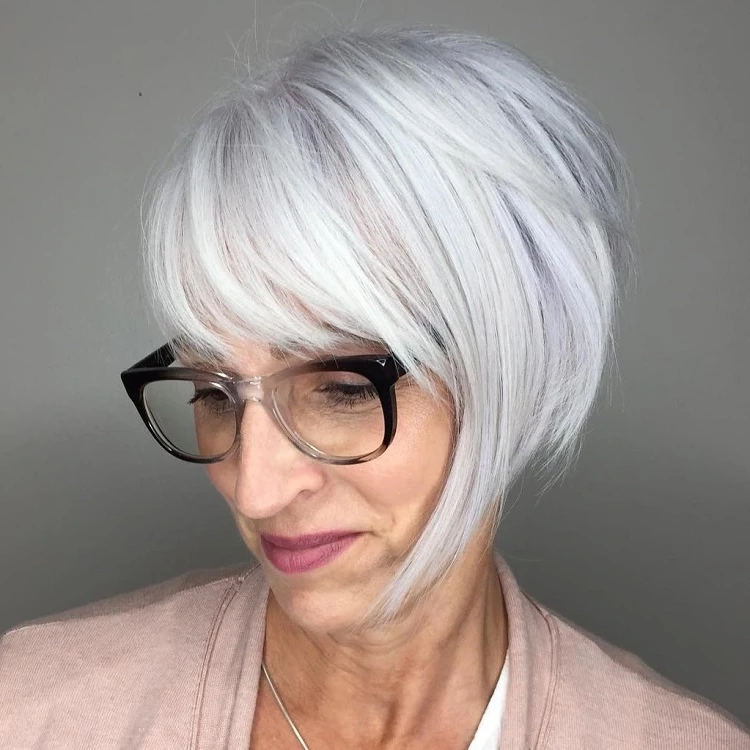 How to wear a stacked inverted bob at 50+ without a Karen effect: 2023 ...