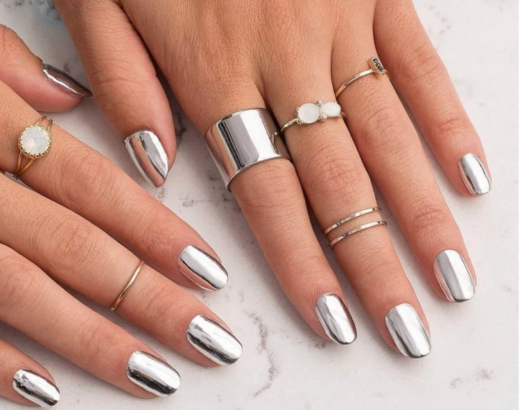 silver chrome nails short round shape