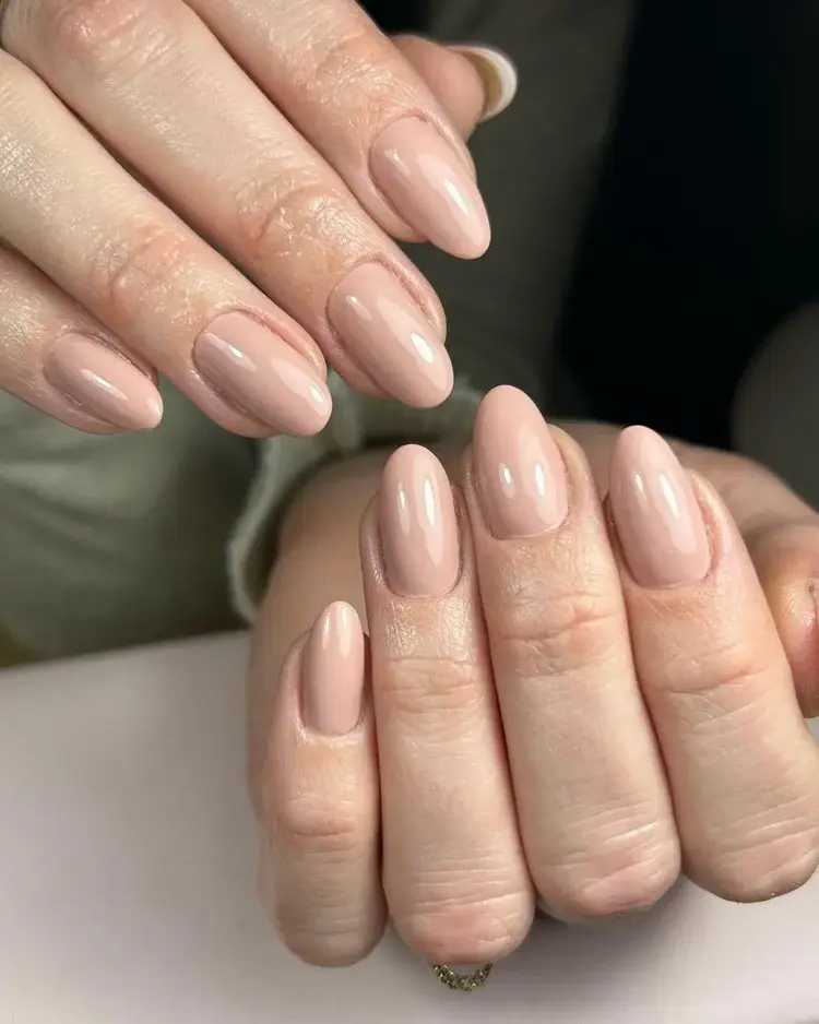 simple manicure ideas beige nude nails trends 2023 subtle look jennifer lopez