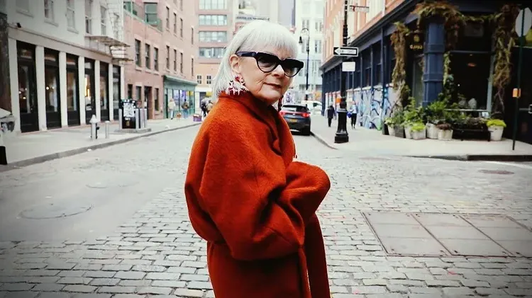 sophisticated-style-and-trendy-winter-woman-60-years-old-Lyn Slater’s hairstyles