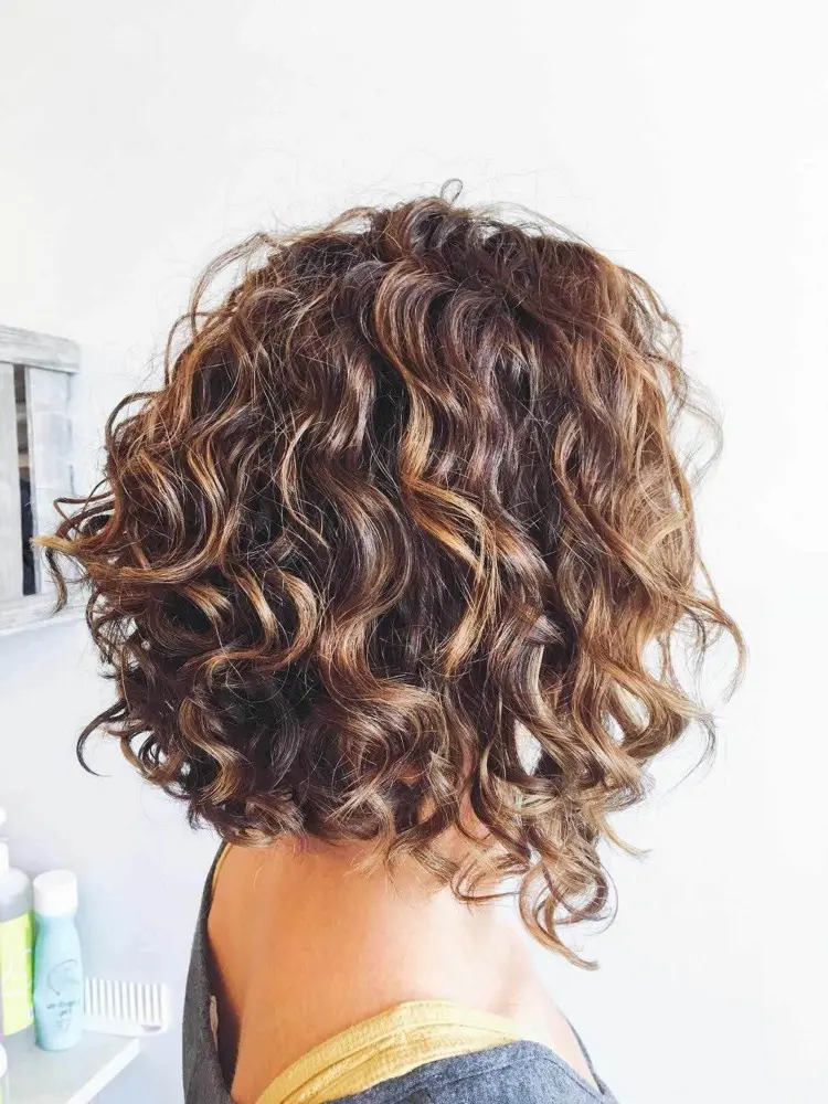 square bob hairstyle curly hair new trends 2023