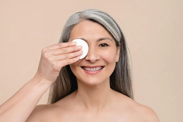 thick eyelashes after 50_eyelash growing serum for mature women