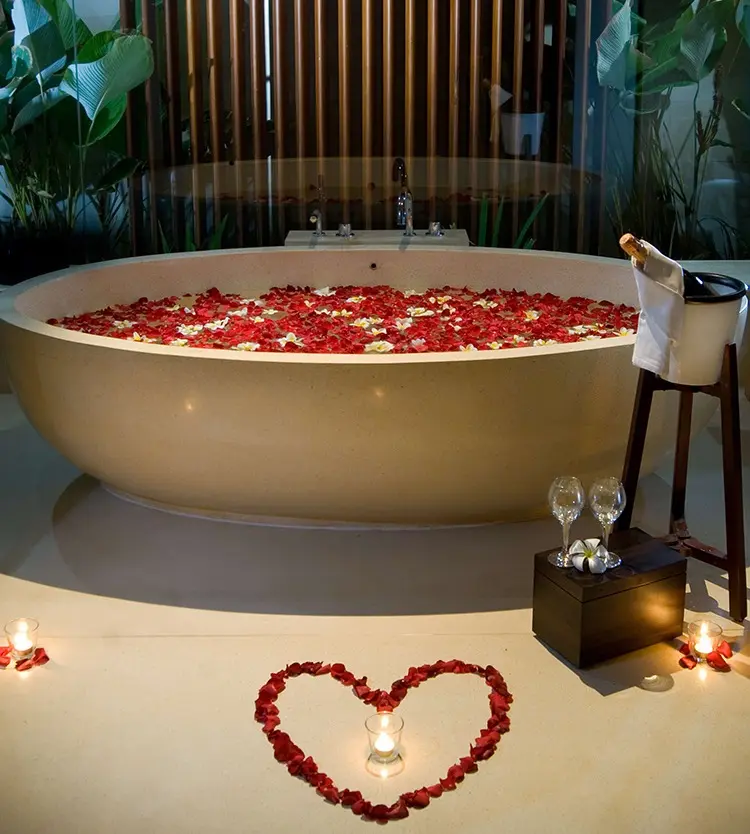 valentines day bath decoration romantic ideas 14 february rose pettals candles wine