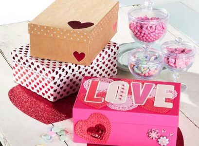 valentines day boxes surprise love letters DIY how to decorate them art craft