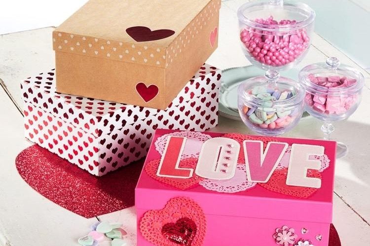 valentines day boxes surprise love letters DIY how to decorate them art craft