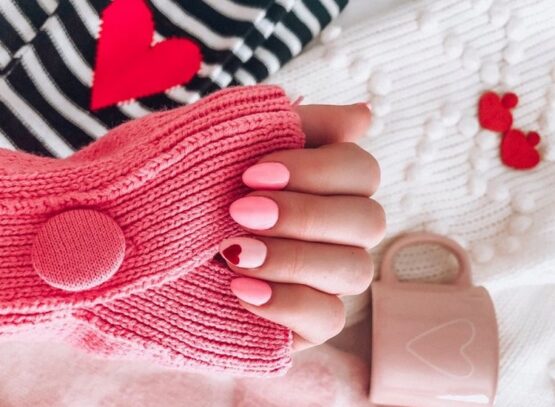 valentines day nails short 2023 pink color with a black heart