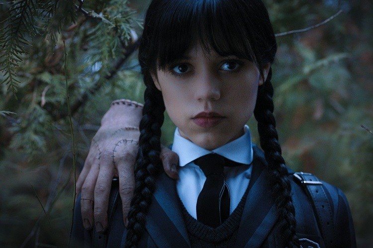 wednesday addams movie Netflix hairstyle hair clothes gothic