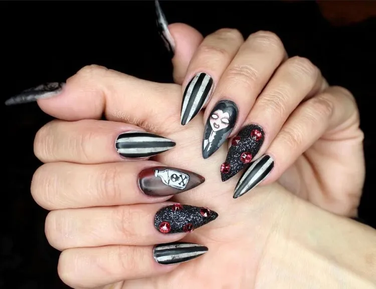 wednesday addams nails_gothic nails 2023
