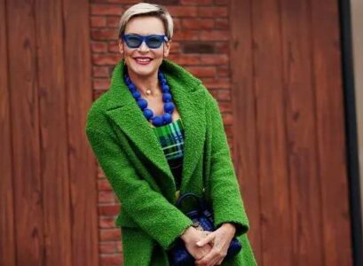 what color to wear woman 50 years old to look younger trends in fashion 2023