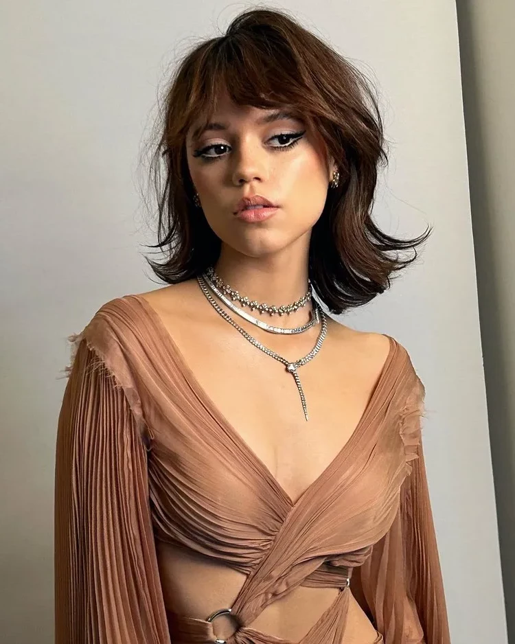 what hairstyle in 2023 chopped bob hair trend Jenna Ortega