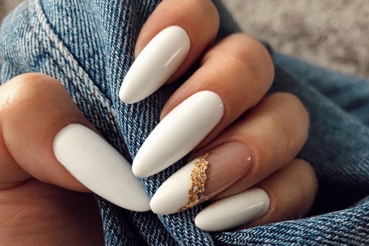 white nails january 2023 trends designs art decorations gold marble foil what manicure to do next