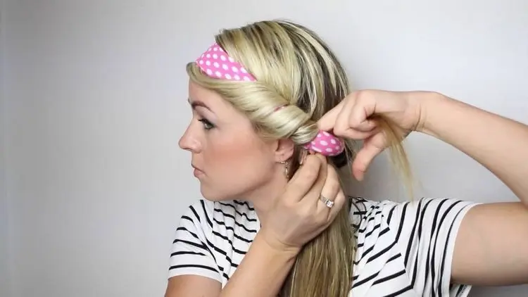 Beautiful-curls-over-night-make-it-yourself-with-hairband