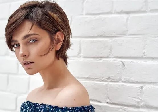 Bixie-haircut-2023-is-the-big-trend-to-follow-short-hairstyle-for-fine-hair