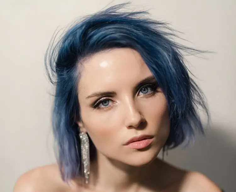Blue-chin-length-haircut-for-punk-rock-ladies