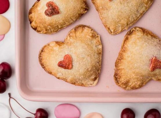 Crunchy puff pastry biscuits with a berry filling