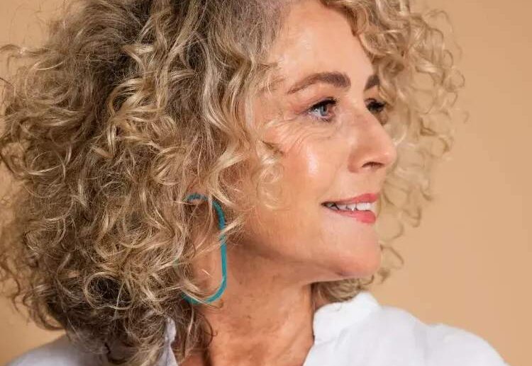 Curls an excellent way to make thin hair look thicker