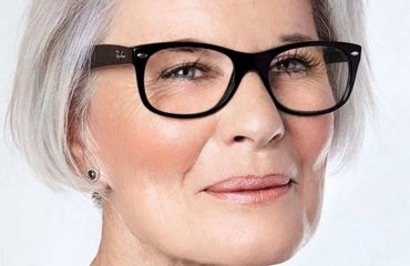 Eye-makeup-for-women-over-50-with-glasses