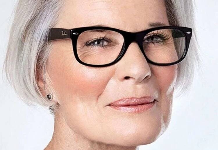Eye-makeup-for-women-over-50-with-glasses