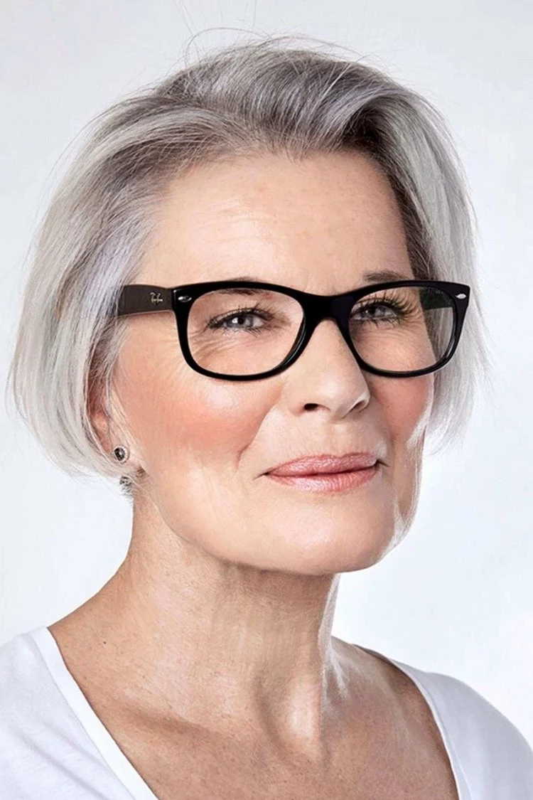 Eye makeup for women over 50 with glasses a beautiful and fresh look even with drooping eyelids