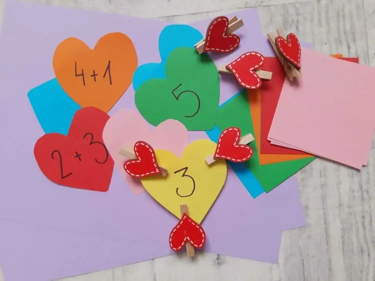 Game for Valentines Day craft ideas with hearts to learn to count or arithmetic