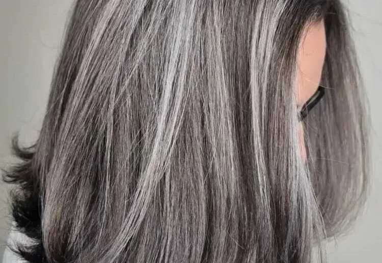 Gray-Lob-trendy-hairstyle-2023-long-bob