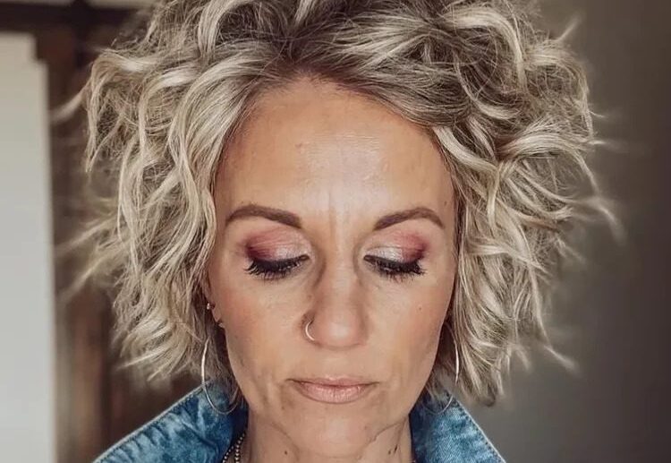 Hairstyles-2023-short-haircut-for-thick-hair-women-over-50