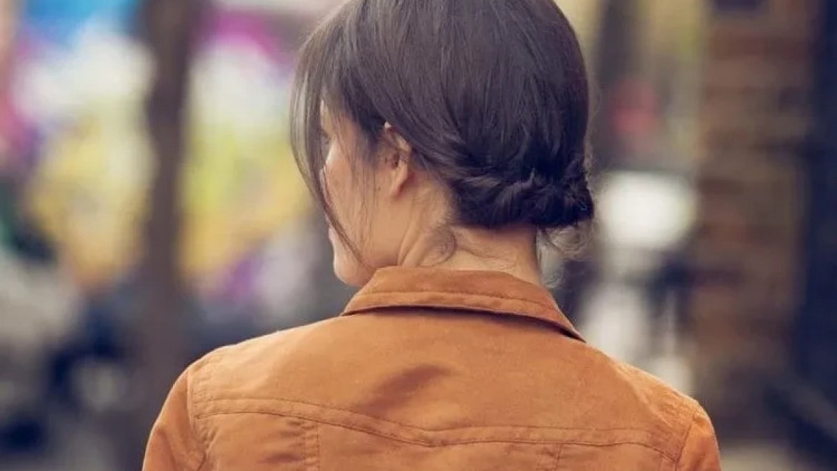 VIDEO: How to do a modern banana bun properly to get THE trendy hairstyle  for 2023?