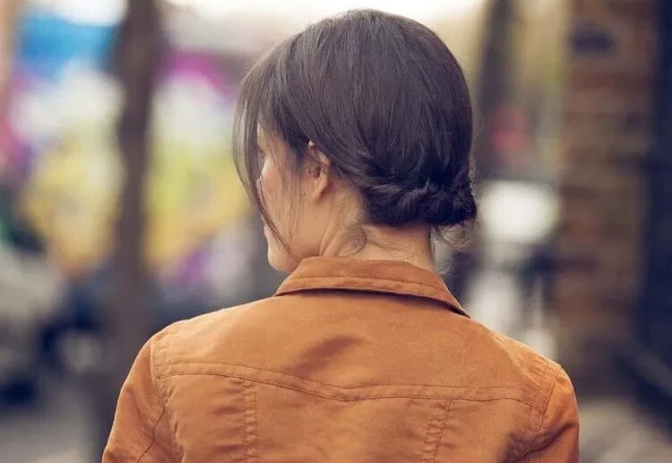How-to-do-a-modern-banana-bun-trendy-hairstyle-2023