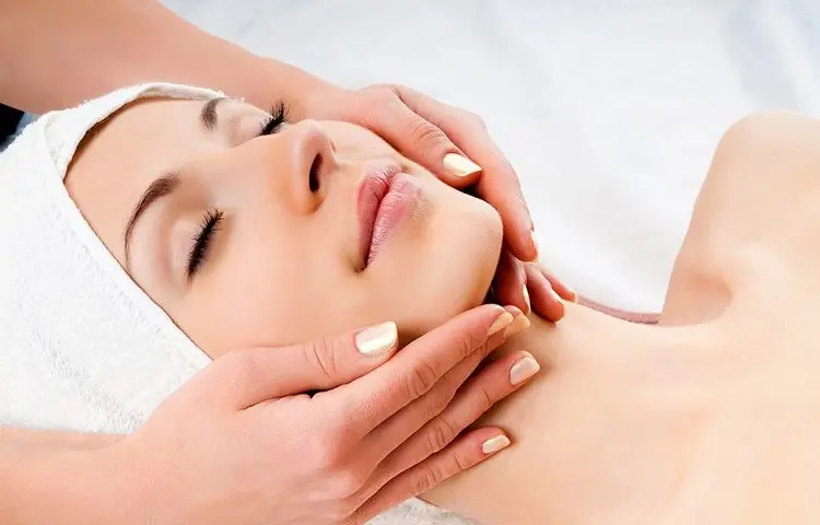 In-this-massage-form-the-lymph-is-a-kind-of-body-fluid-channeled-under-the-skin