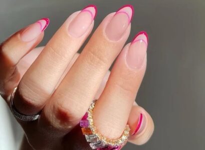 Micro-French-manicure-super-chic-2023-nail-trend