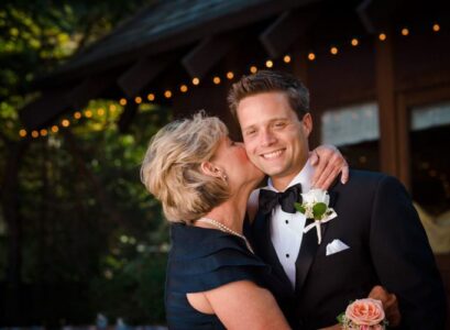 Mother-of-the-bride-and-groom-hairstyle-2023-chic-hairdo-ideas-mature-ladies