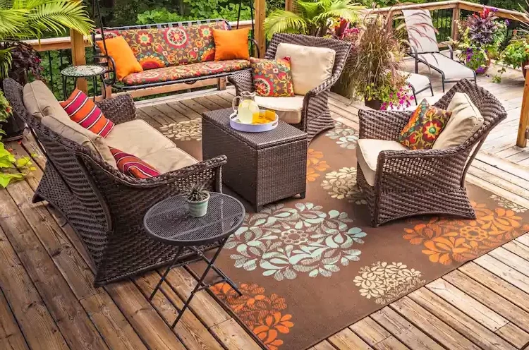 One of the outdoor furniture color trends that we are excited most are jewel tones