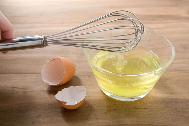 Remove lip wrinkles with home remedies use egg white