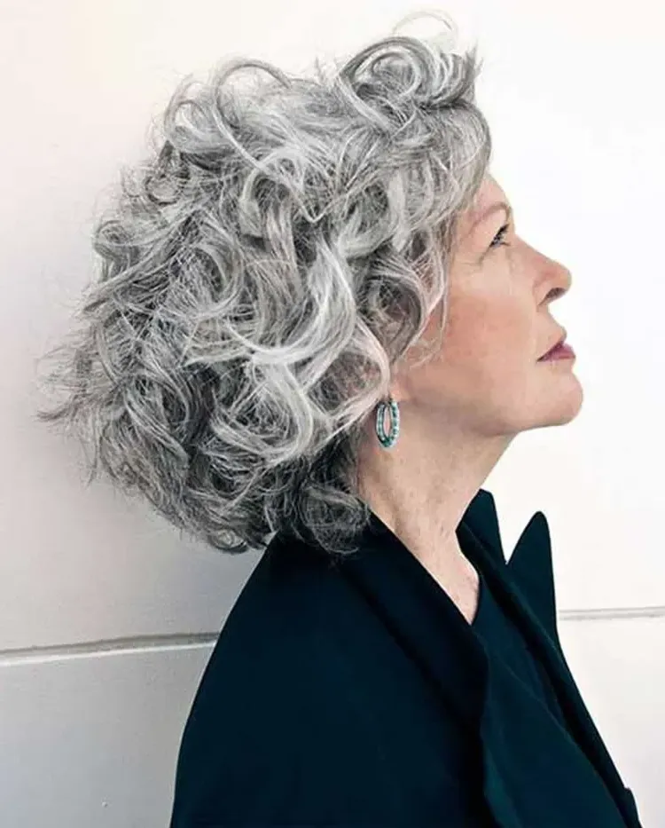 Spice up gray hair with highlights for a youthful look