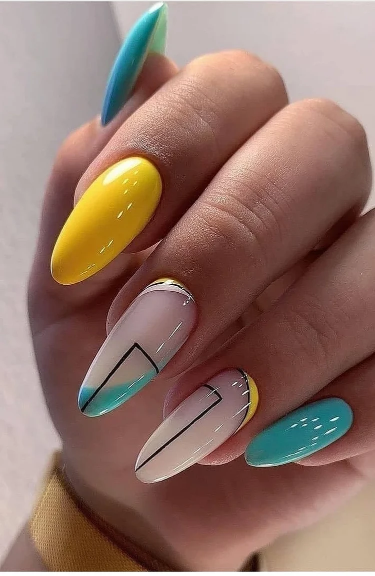 What are geometric nail art 2023 trends