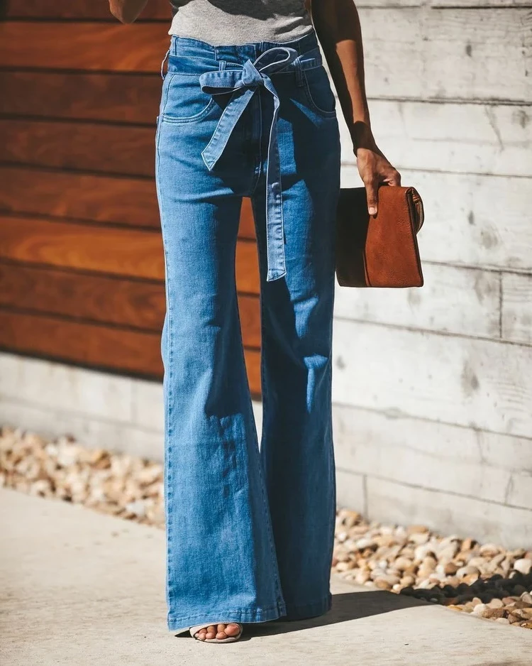 Wide leg jeans This look reminds of the 1970s style and is still in fashion today