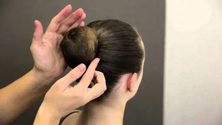classic-easy-ballet-bun-styling-tutorial