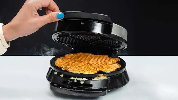 clean waffle maker from dough and oil and always keep it clean with proper care