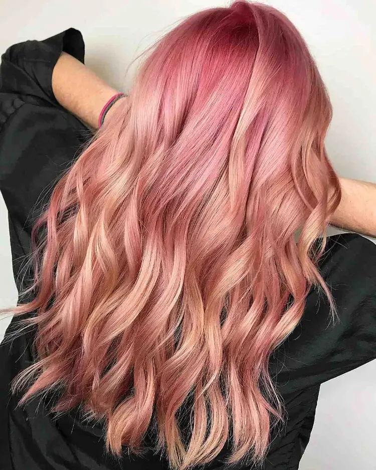 coloring-trend-woman-long-wavy-hair-summer-2023-pink