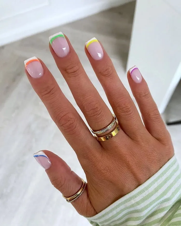 Short French tip nails 2023 20 trendy nail art designs to inspire you