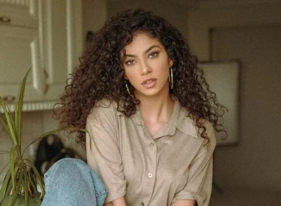 curly hairstyles 2023 wavy hair natural how to style it