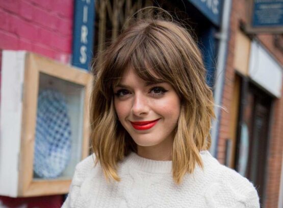 cute messy chunky bob with bangs and highlights