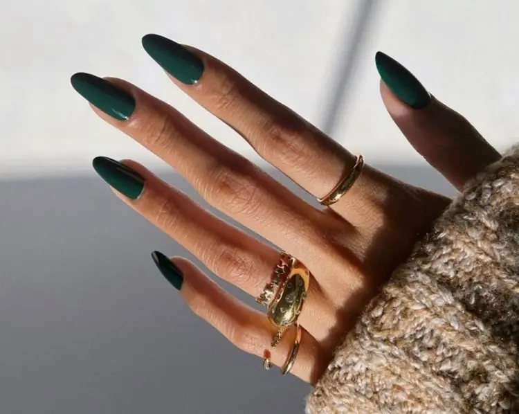 dark green nails 2023