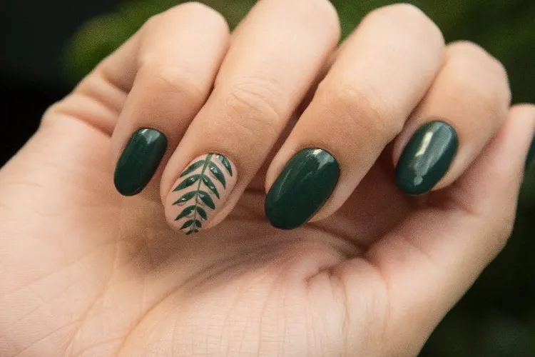 dark green short rounded nails leaf drawing