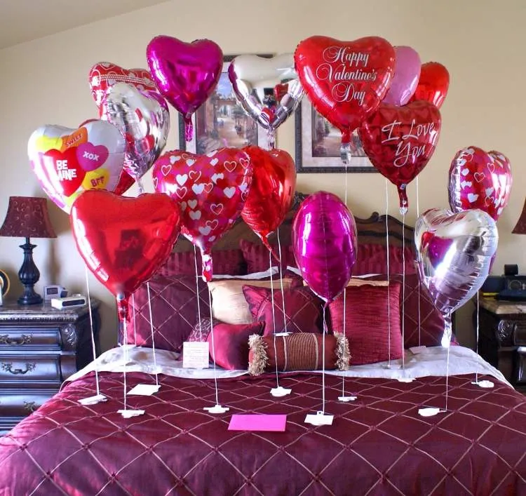 decoration-ideas-valentine's-day-bed-romantic-hellium-balloon-bedspread-purple-pink-red