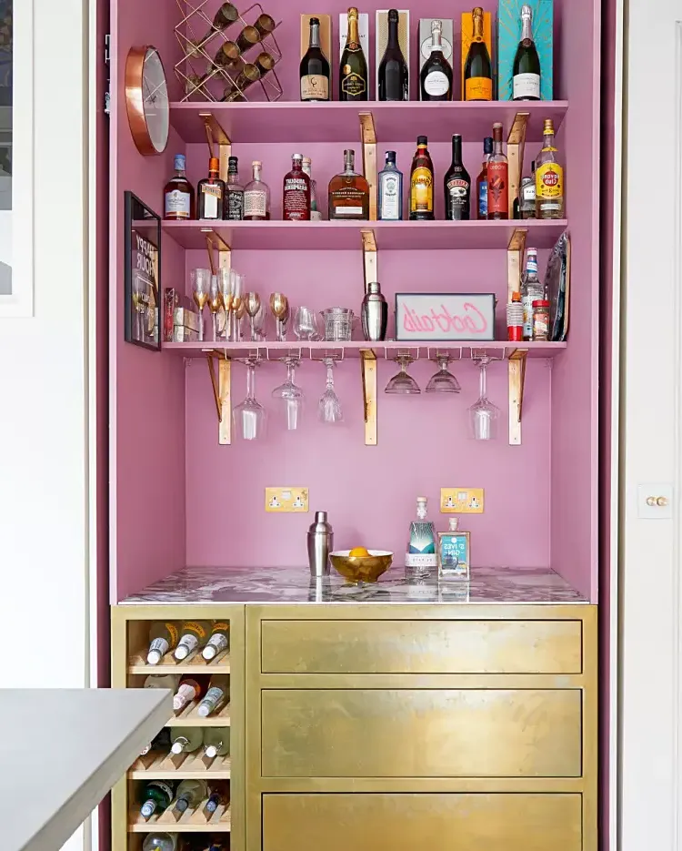 ایده های طراحی قفسه نوشیدنی نوار آشپزخانه رنگ بنفش