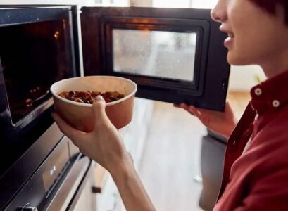 don't put these foods in the microwave blue cheese mushrooms oils chicken