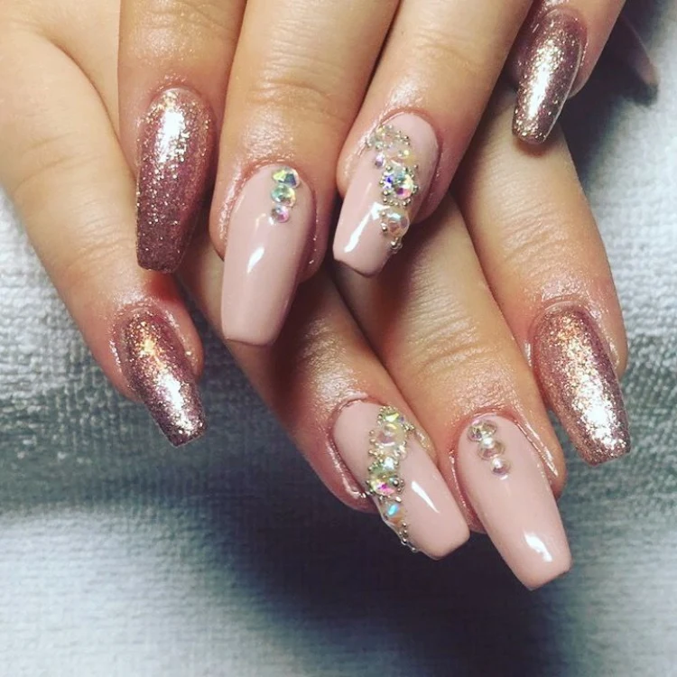 elegant rose gold nails rhinestones glitter trends 2023